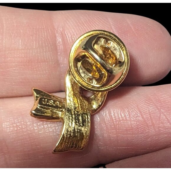 Vintage Patriotic USA Ribbon Right White And Blue Enamel Lapel Pin - Picture 2 of 4